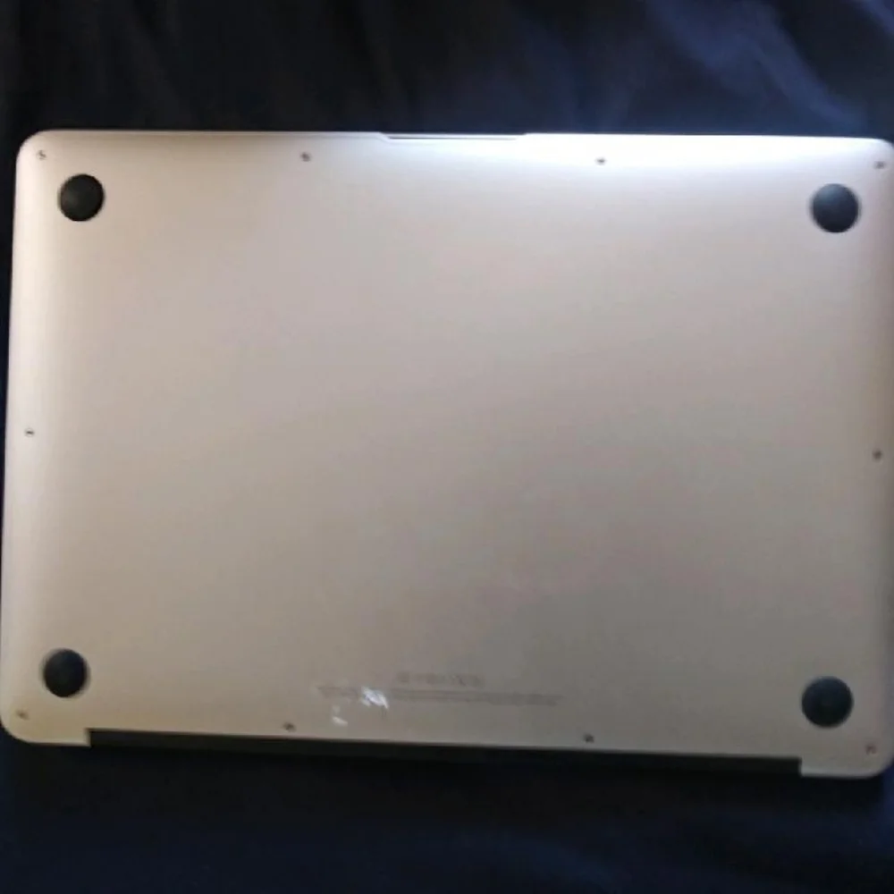 Apple MacBook Air - Sleek Silver Design